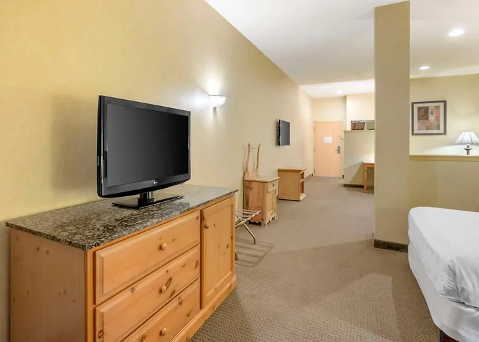 Best Western PLUS Revere Inn&Suites