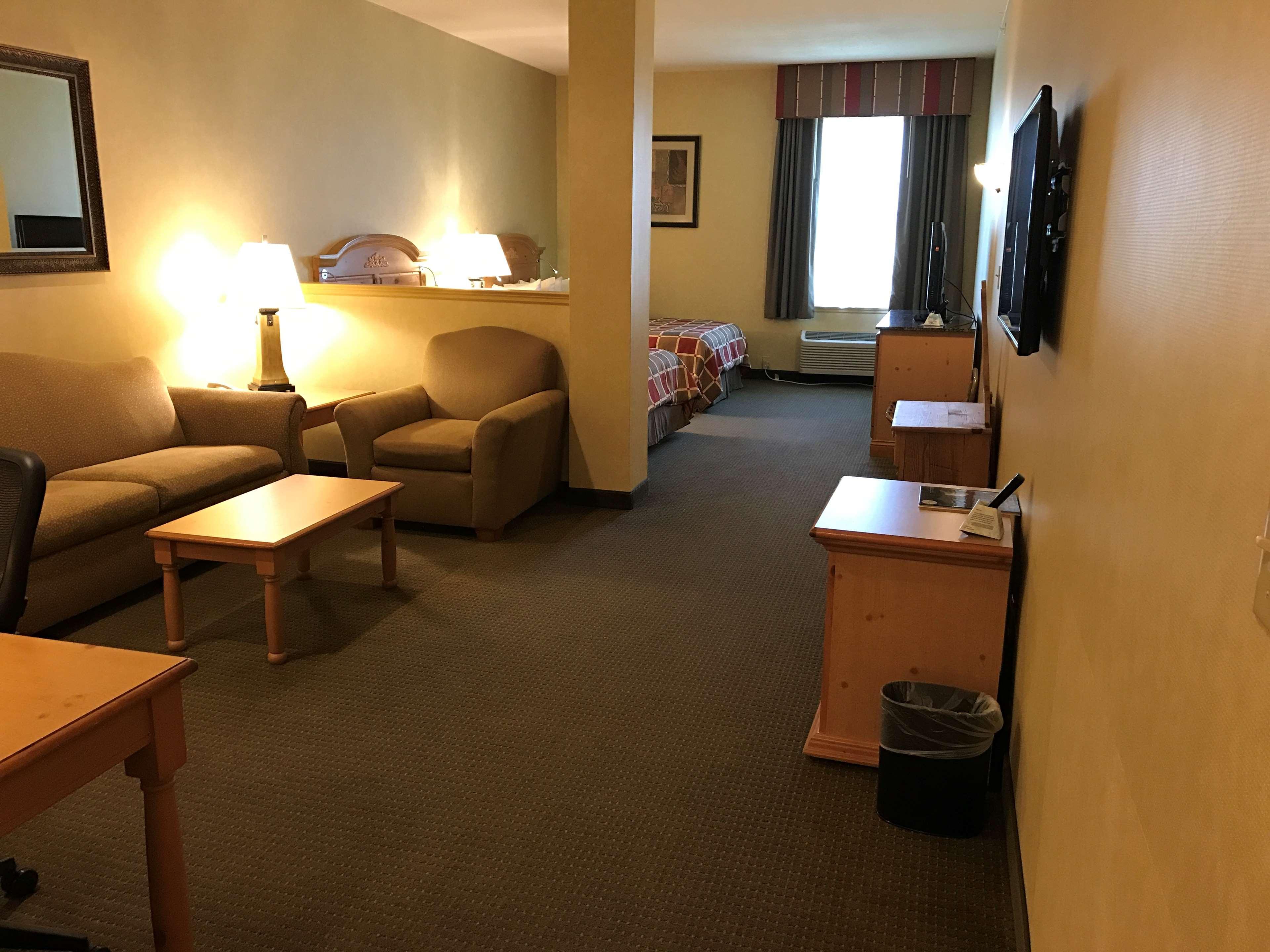 Western Revere Inn&suites 3*
