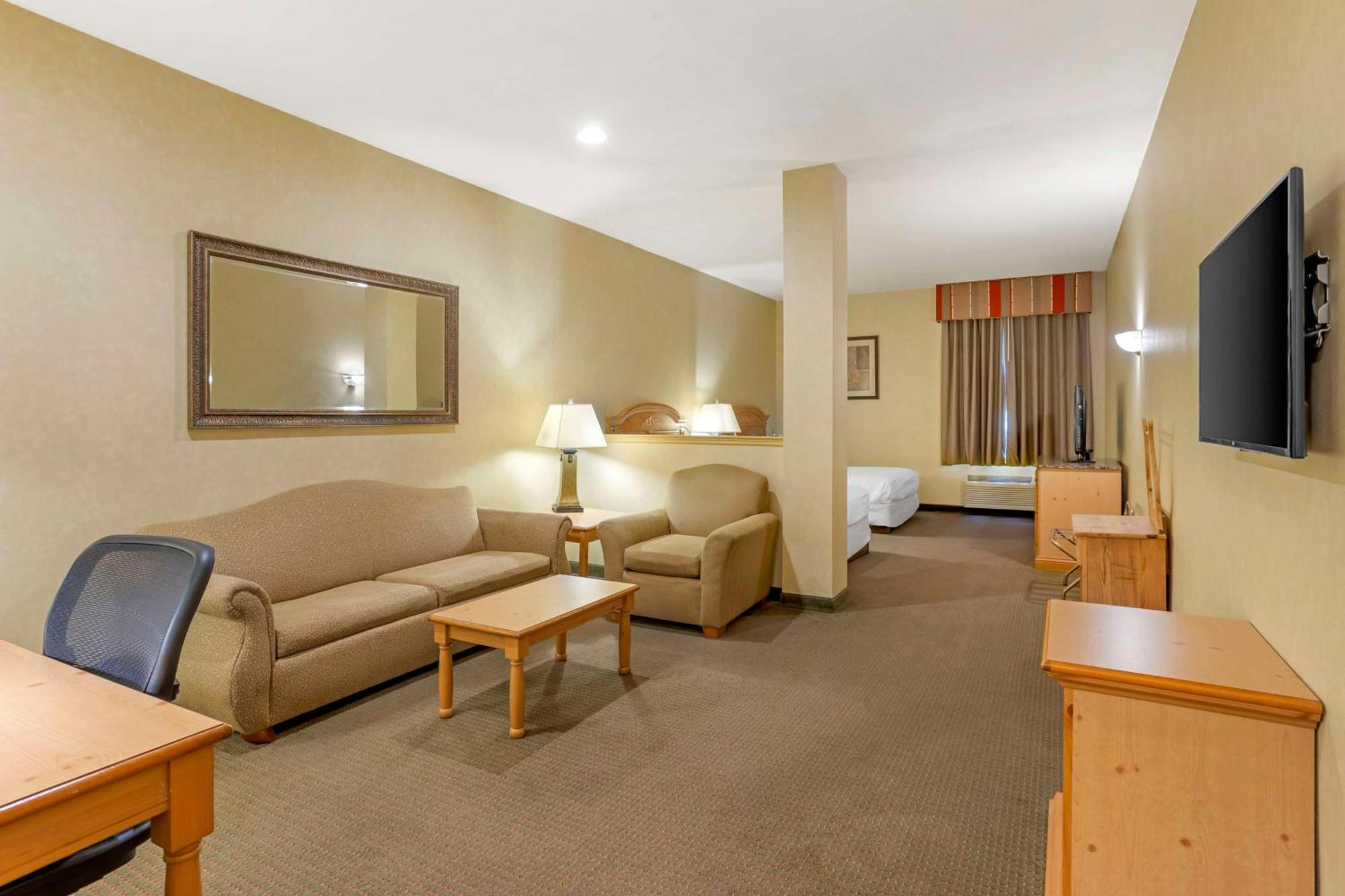 Hotel Western Revere Inn&suites 3*