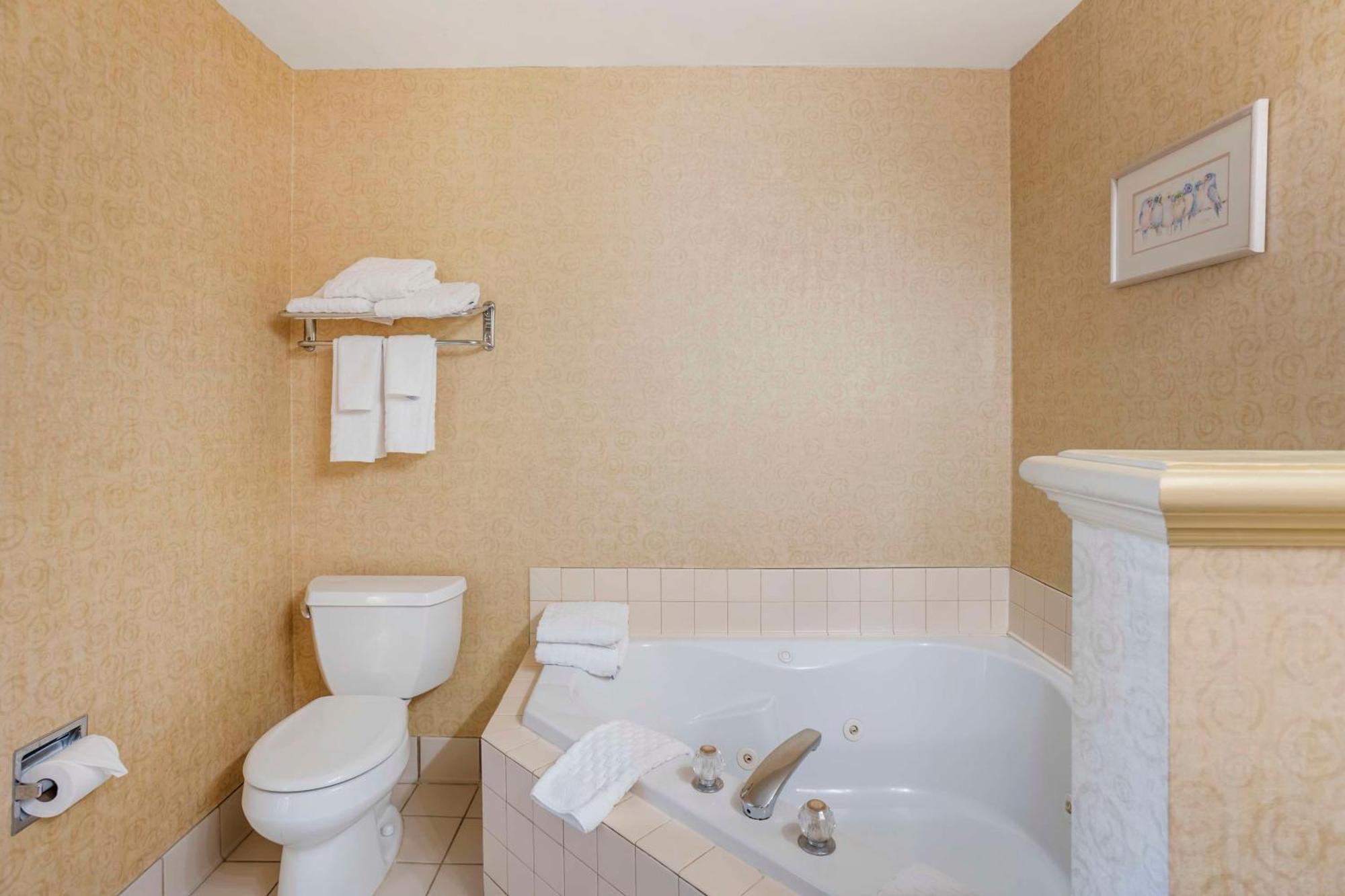 Hotel Western Revere Inn&suites